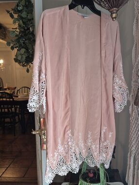Forever 21 Blush Pink Lace-Trim Kimono Robe